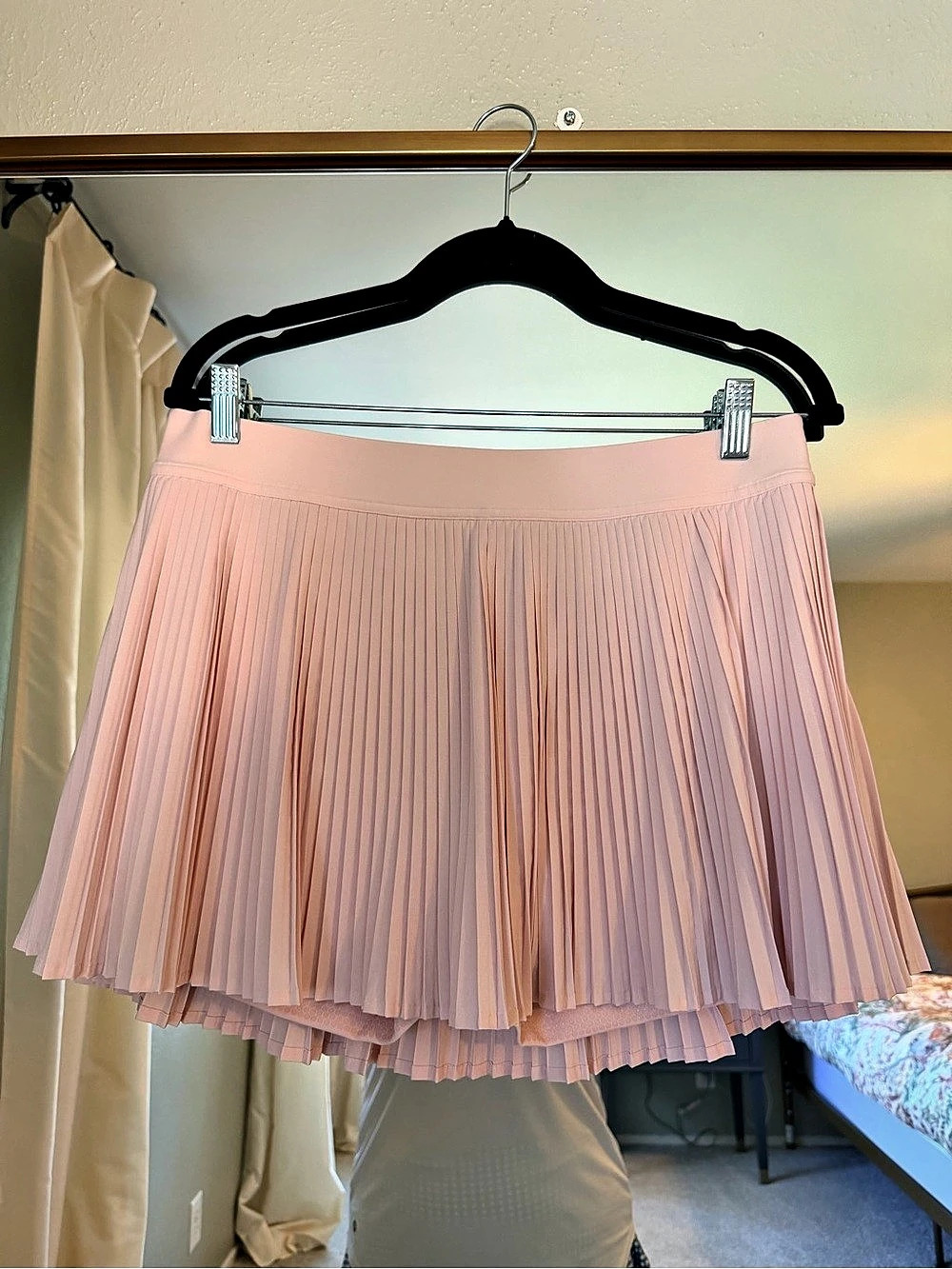 Varsity High-Rise Pleated Tennis Skirt Strawberry Milkshake (Size 12) - Picture 2 of 4